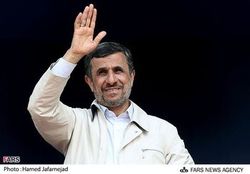 اطرافیان احمدی نژاد مشتی سارق منحرف‌اند
