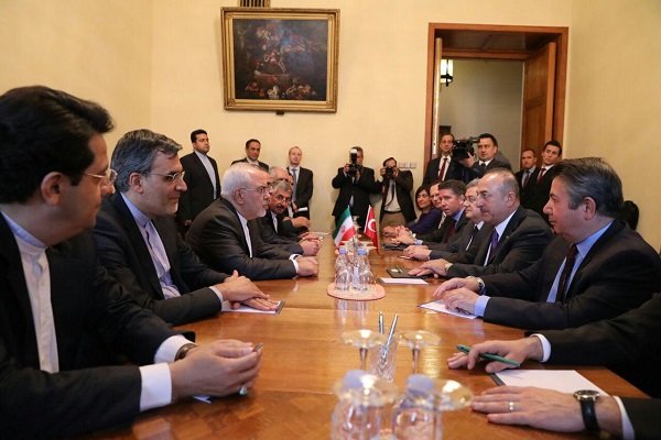 ظریف با وزیر خارجه ترکیه دیدار و گفتگو کرد