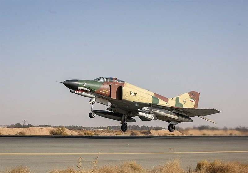 اورهال یک فروند جنگنده F۴ در پایگاه هوایی تهران