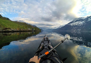 عکس های شگفت انگیز از دریاچه های نروژ با کایاک