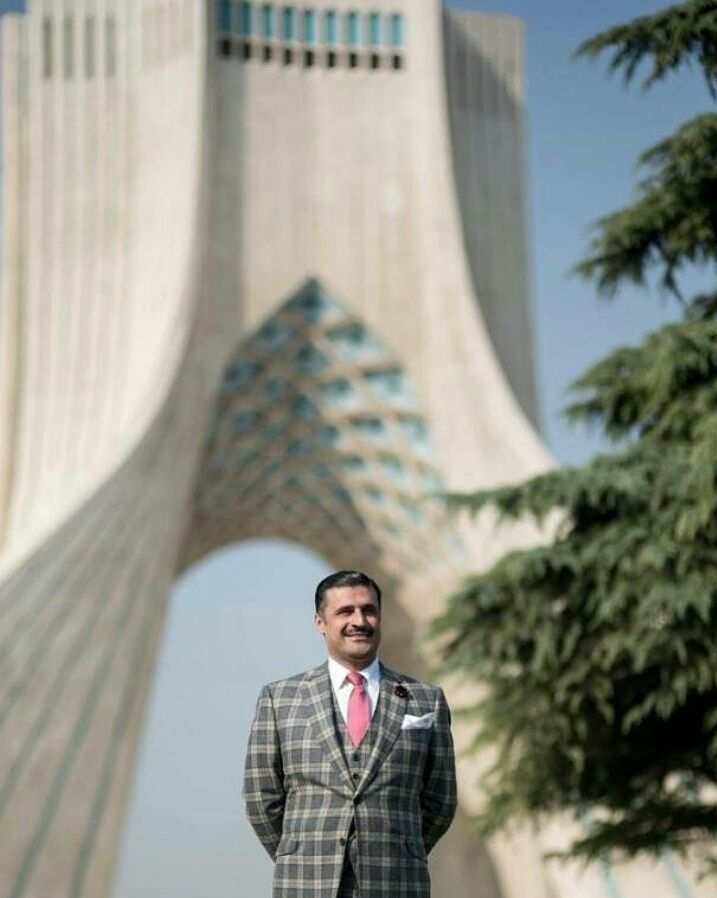 شاهزاده قاجاری که مدعی است شاه ایران است +عکس