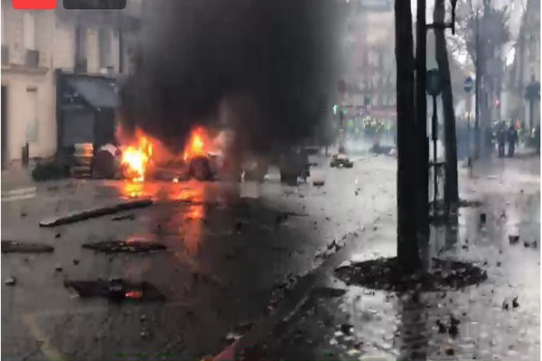 پاریس در آتش می‌سوزد/ محاصره یک پاسگاه پلیس توسط معترضان – خبرگزاری مهر | اخبار ایران و جهان