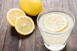 مصرف لیمو ترش به همراه آب قبل صبحانه خطرناک است