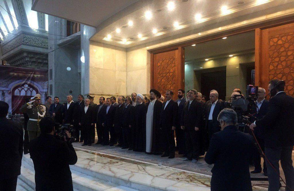 تجدید میثاق رئیس‌جمهور و اعضای دولت با آرمان‌های امام(ره) و شهیدان+عکس