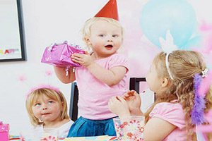 مهم ترین اصول قبل از گرفتن جشن تولد برای دختر بچه‌ها