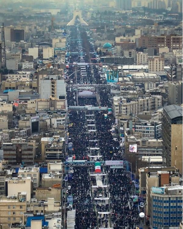 عکسی از راهپیمایی ۲۲ بهمن ۹۷ در صفحه اینستاگرام رهبر انقلاب