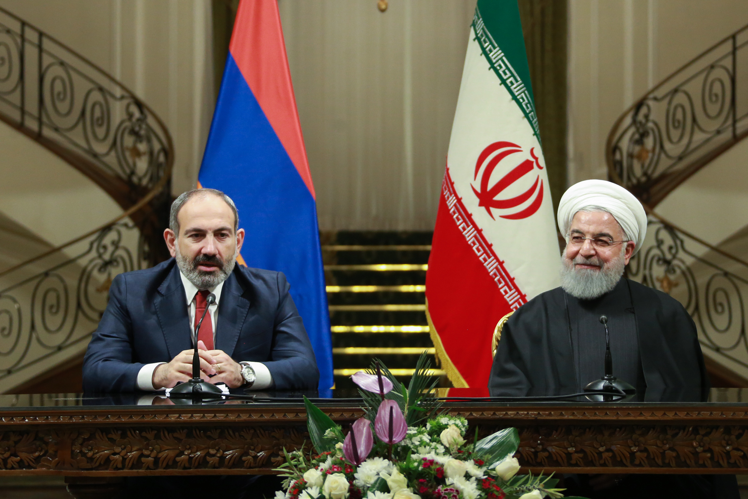 تقدیر روحانی از مواضع ارمنستان در قبال تحریمهای ایران| ایران آماده ارسال گاز بیشتر به ارمنستان