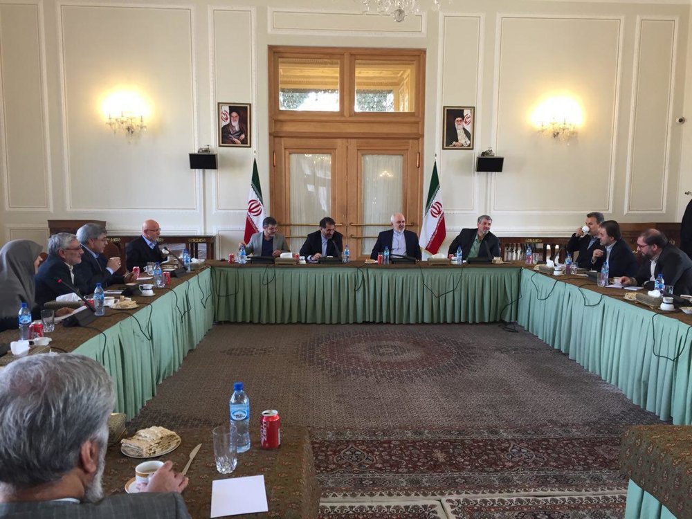 جمعی از نمایندگان مجلس با ظریف دیدار کردند/عکس