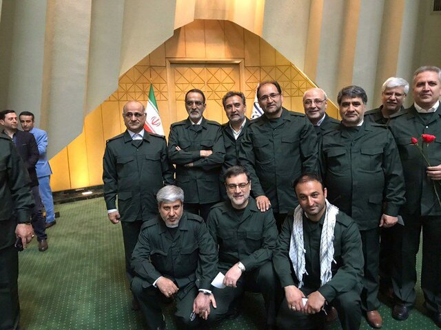 عکس/ حضور جمعی از نمایندگان در جلسه علنی مجلس با لباس سپاه