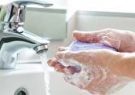 چه شوینده‌ای برای شستشوی دست استفاده کنیم تا آسیب کمتری به پوست وارد شود؟