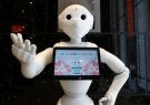رباتی که به بیماران کرونایی خوشامد می‌گوید