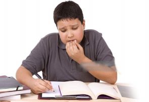 اثرات تهدیدهای شبِ امتحانی والدین برای ترغیب دانش‌آموزان به درس خواندن