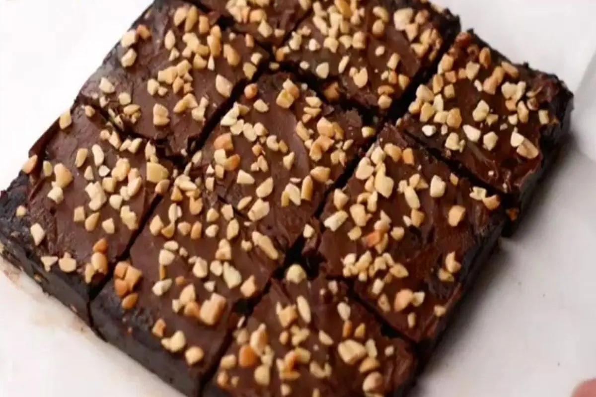 لذیذترین کیک شکلاتی بادام زمینی بدون نیاز به فر+ فیلم / دستورالعملی سریع و آسان در ۲۰ دقیقه